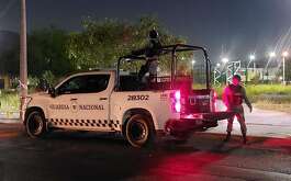 Un hombre fue atacado a balazos en un parque público de la colonia Barrio San Pedro en Monterrey.