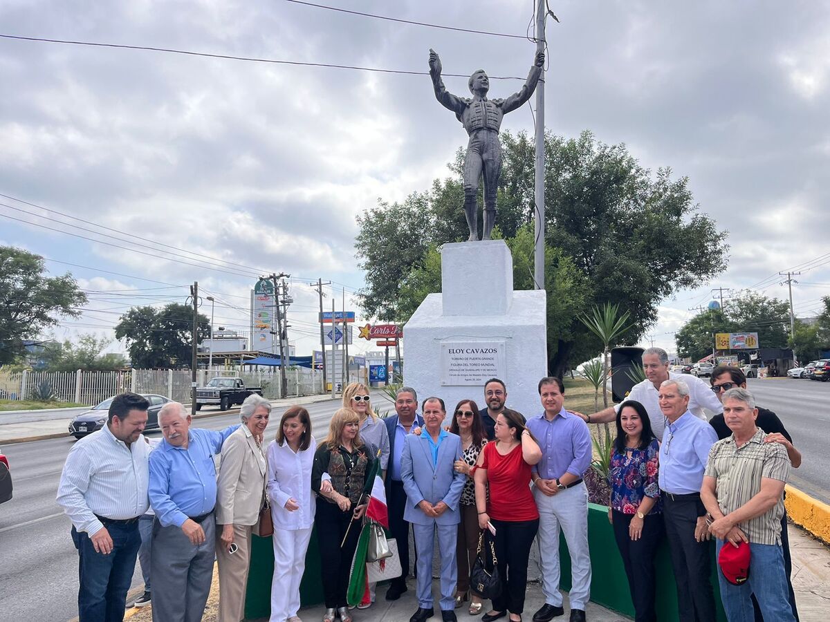 Rinden homenaje a Eloy Cavazos / Susana Paredes