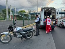 Monterrey: Motociclista choca y provoca caos vial