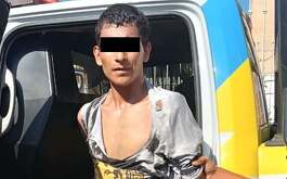 Un hombre fue detenido tras agredir a una oficial de la Policía de Monterrey dentro de una unidad del transporte público.