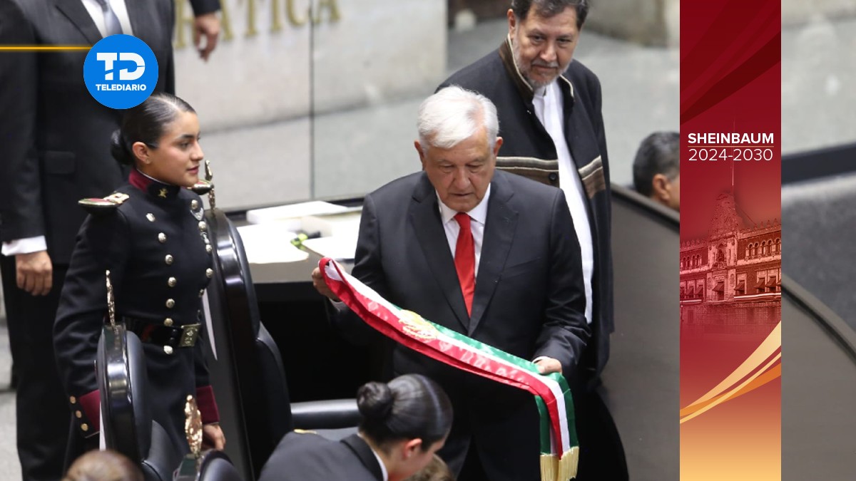 AMLO entrega banda presidencial | Foto: Ariana Pérez