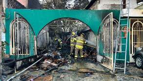 El incendio comenzo en la cochera de la casa