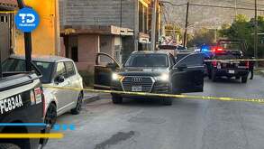 una camioneta tipo Audi en color negro con placas del estado de Texas circulaba de manera sospechosa