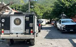 Autoridades reportaron el presunto hallazgo de restos humanos en calles de la colonia La Estanzuela en Monterrey.