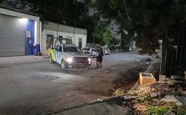La Policía de Monterrey detuvo a personas sospechosos y aseguró un auto en la colonia Industrial.