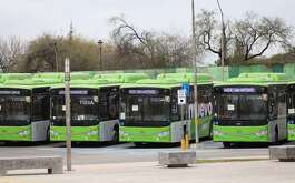 El Gobierno de Nuevo León proyecta un nuevo aumento al transporte público que llegaría hasta los 21 pesos por viaje.