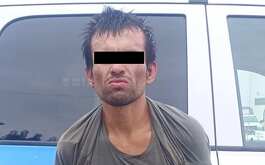 Un hombre fue detenido por robar un celular a una joven y amenazarlo con una piedra en Monterrey.