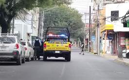 Un policía de Monterrey disparó contra un joven con la intención de espantarlo de una gasolinera donde pedía dinero.