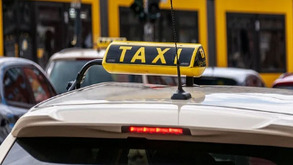 Hombres armados atacaron un sitio de taxis entre las colonias Primero de Mayo y 20 de noviembre, en el punto conocido como Plaza La Cima, en la carretera nacion