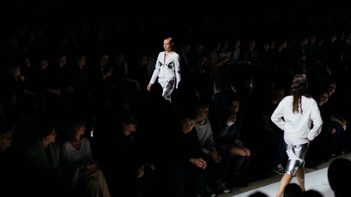 La alineación multicultural de más de 83 desfiles de moda en la Moscow Fashion Week
