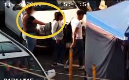 Dos mujeres y un hombre fueron detenidos luego de ser sorprendidos robando a transeúntes en el Centro de Monterrey.