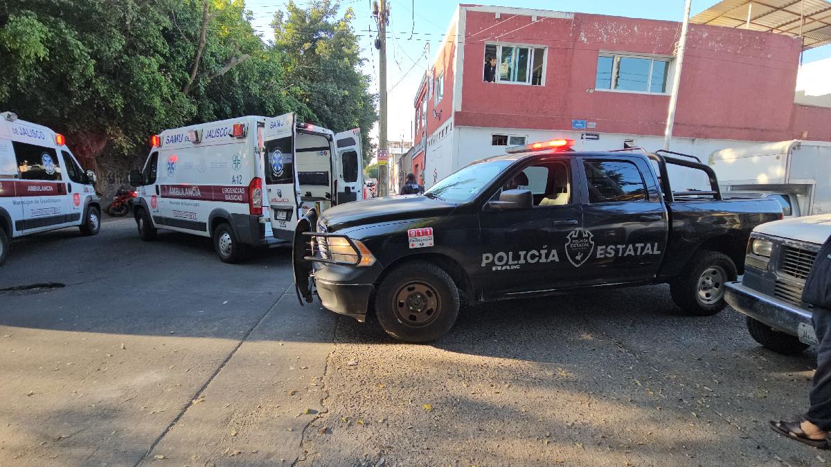 Ambulancias y patrulla de Guadalajara, en la colonia El Fresno / Juan Carlos Munguía
