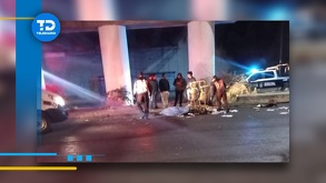 el cuerpo sin vida de un hombre en una carretera