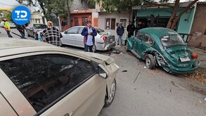 Atropellan a vecinos que platicaban afuera de sus casas en Monterrey.