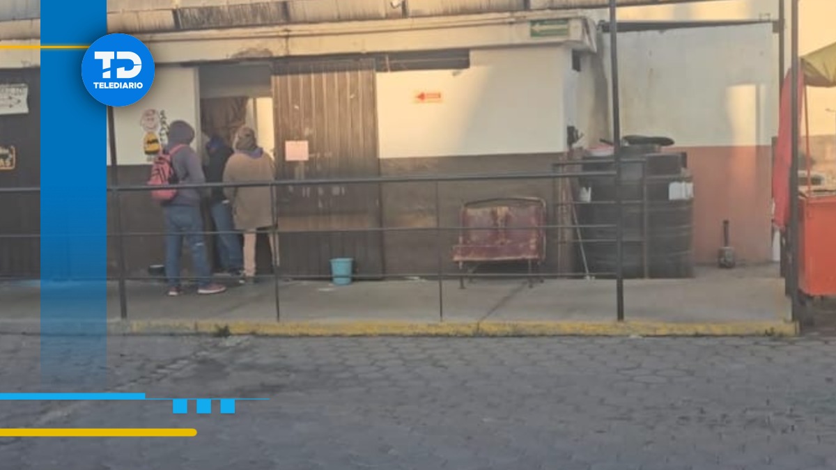 La joven madre y la bebé fueron reportadas estables luego de que fueron auxiliadas por personas en la terminal | Daniel Hernández