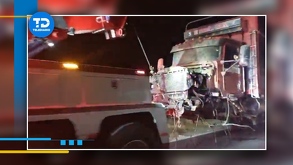 Al menos cuatro vehículos se vieron involucrados en este accidente mortal ocurrido a la altura del municipio de Tecamachalco, en Puebla.