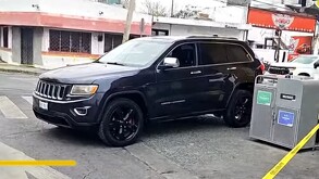 Roban camioneta Jeep en Monterrey y la localizan más tarde.