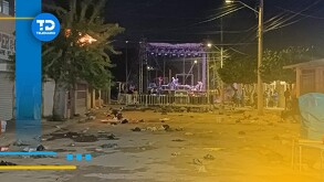 Según testigos, la pelea se originó por una discusión de tipo amoroso que fue subiendo de tono hasta desatar una confrontación física entre varios asistentes.