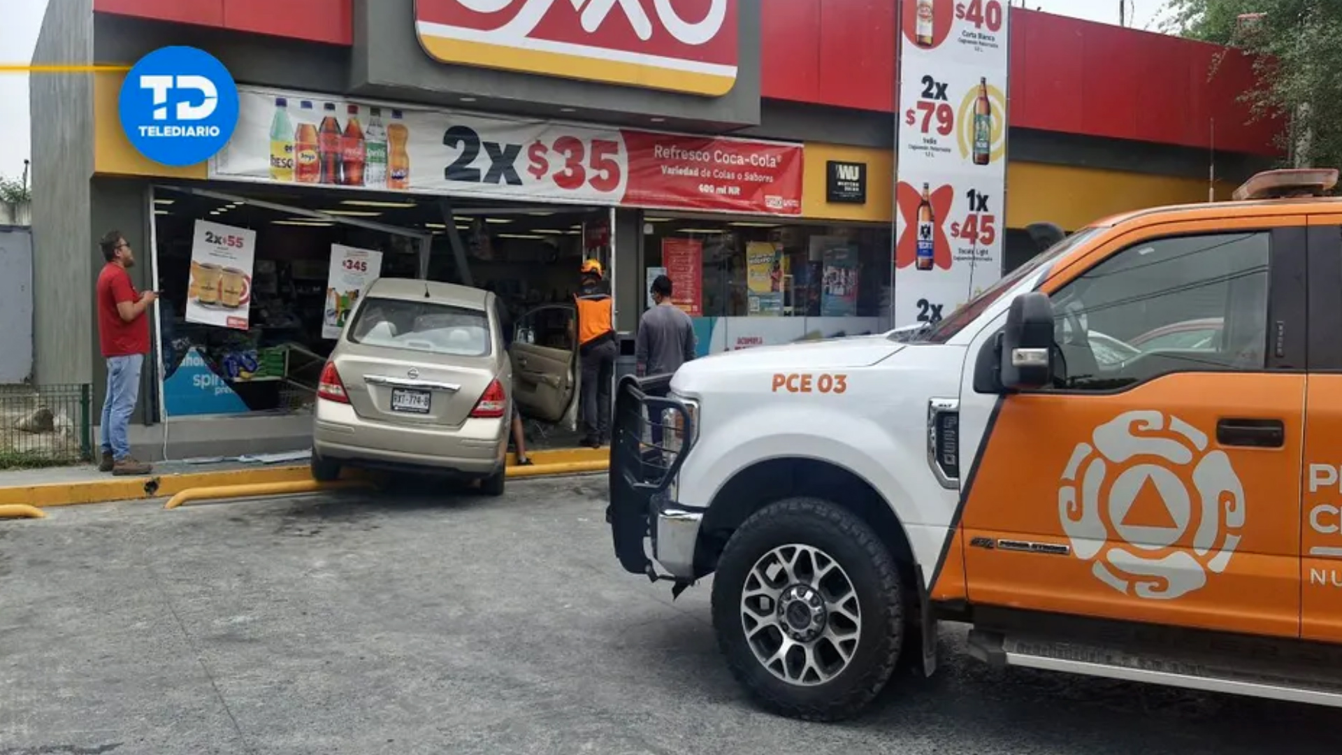 Joven se estrella contra un Oxxo en Apodaca, Nuevo León; confundió los pedales