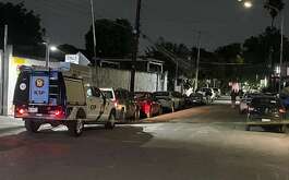 Autoridades estatales realizaron un cateo en un domicilio en la colonia Ladrillera en Monterrey, el cual estaría ligado a hallazgo de cuerpos.