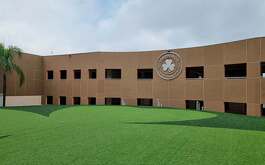 El Colegio San Patricio de Monterrey tienen dos campus y ofrece educación preescolar, primaria, secundaria y preparatoria.
