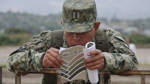 El presunto militar logró escapar junto con una segunda persona, quien viajaban con él a bordo de un vehículo tipo Jetta.