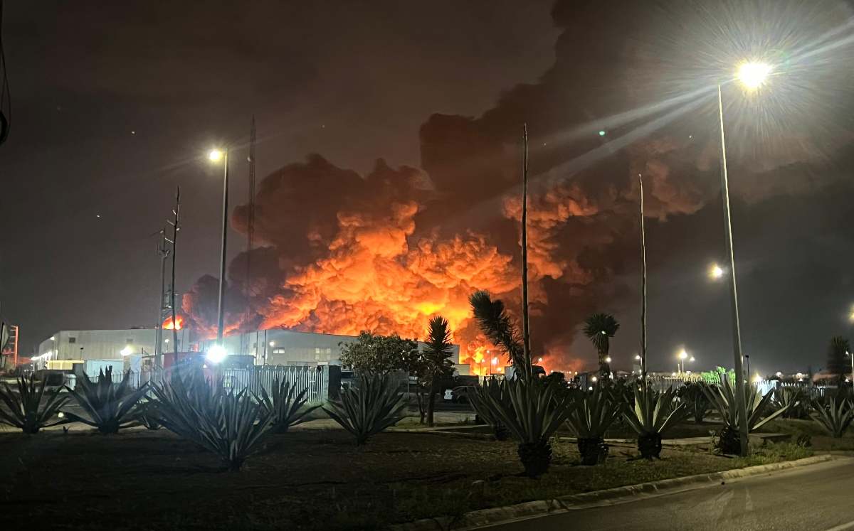Las naves industriales afectadas en Ciénega de Flores, Nuevo León almacenaban plástico. | Mayte Villasana