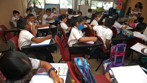 La medida prioriza preescolares y busca mejorar la ventilación en las aulas sin afectar el medio ambiente.