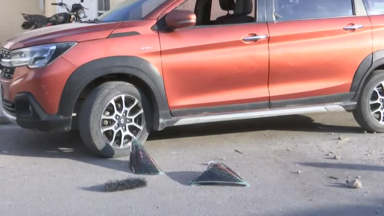 Torreón: Pareja de mujeres pelean y destruyen sus autos