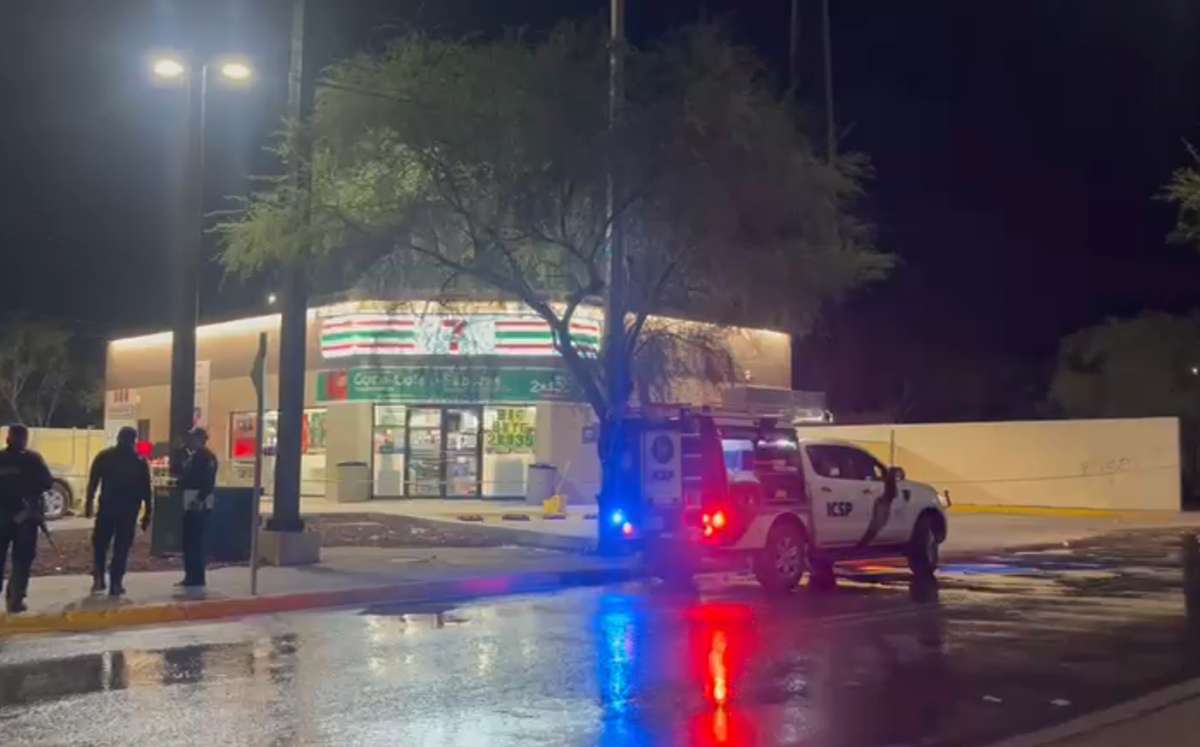 Un joven fue asesinado a balazos dentro de una tienda de conveniencia en la colonia Alianza Real, en el municipio de Escobedo, Nuevo León. Un joven fue asesinado a balazos dentro de una tienda de conveniencia en la colonia Alianza Real, en el municipio de Escobedo, Nuevo León.