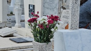 Familias acudieron al Panteón de Mezquitán este Día del Padre para honrar a sus seres queridos con flores, oraciones y emotivos recuerdos.