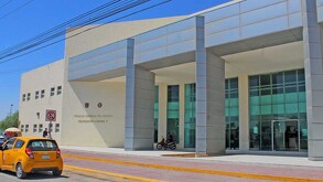Esta tarde la Fiscalía General del Estado encontró el cuerpo sin vida de una mujer menor de edad que fue encontrada en un lote baldío en Nueva Rosita, Coahuila.