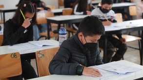 Tener a la mano CURP y NIA es indispensable para que tu hija o hijo pueda cambiar de institución educativa.