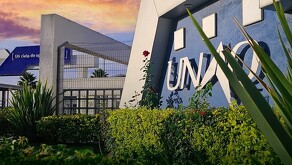 La Universidad Aeronáutica en Querétaro (UNAQ), una institución pública de educación superior especializada en formaciones aeronáuticas.