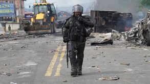 ONG denuncia muerte de bebé por gases lacrimógenos en protestas en Panamá; autoridades dudan del hecho y exigen pruebas para iniciar una investigación.