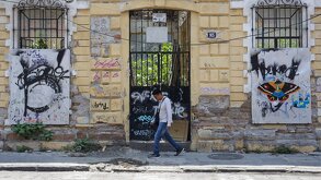 Las casonas abandonadas son las que más daños presentan en temporada de lluvias, ya que las fachadas se desprenden y son un riesgo para peatones.