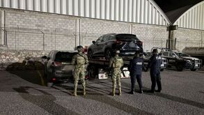La Marina rescató a cinco víctimas de secuestro exprés en Tecamachalco, Puebla, tras el robo de una camioneta. Los delincuentes huyeron, pero se aseguraron dos