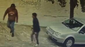 Un comerciante del Mercado Xonaquita escapó de un intento de secuestro y extorsión en Xonaca. Los agresores dispararon contra su vehículo; todo quedó grabado.