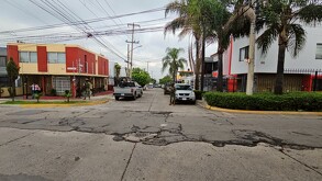 Tlaquepaque: elementos de la Marina y la FGR catean fraccionamiento