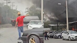 El ataque también dejó un incendio en la zona