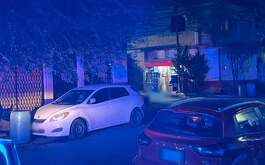 Un joven fue asesinado a balazos cuando salía de una tienda de abarrotes al sur de Monterrey. Fue identificado como Brandon de 23 años de edad.