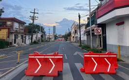 Las obras de la Línea 4 del Metrorrey provocarán el cierre temporal de un carril exprés de avenida Constitución en el municipio de Monterrey.