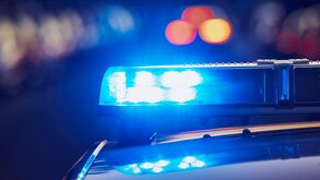 Dos hombres murieron en Puebla en hechos distintos: uno en un accidente de moto sin casco y otro tras caer y golpearse la cabeza. SEMEFO levantó los cuerpos.
