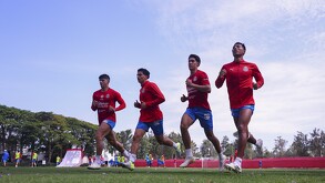 Las Chivas iniciarán el Apertura 2025 con un plantel lleno de juventud, misma que servirá para el dinamismo que Milito quiere imprimir en él.