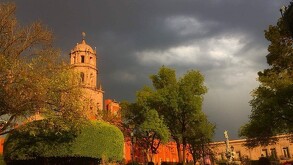 El fenómeno meteorológico conocido como monzón, ya se hace presente provocando lluvias intensas. Te decimos cómo afectará a Querétaro.