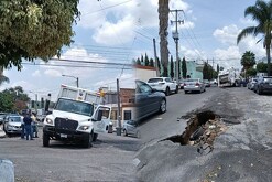 Camión basura socavón