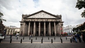 El Teatro Degollado en Guadalajara ha vivido importantes transformaciones desde su construcción en 1856. Aquí te mostramos cómo han sido estas transformaciones.