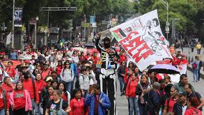 Integrantes de la CNTE nuevamente salen a las calles a manifestarse