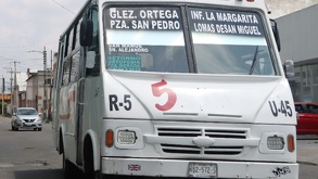 Al no presentarse a trabajar, uno de sus conocidos lo buscó en su hogar; luego de forzar la puerta lo encontró colgado.