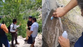 Una pareja de origen estadounidense fue captada grafiteando la Peña de Bernal, en el municipio de Ezequiel Montes, Querétaro.